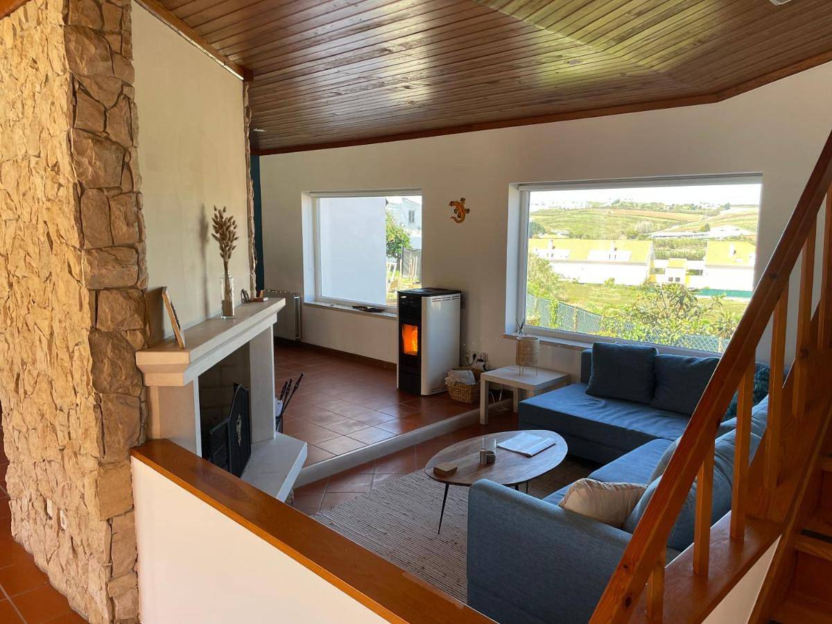 Sunny Villa Minutes from the Beach in Lourinhã, Distrito de Lisboa