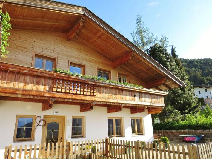 Ferienwohnung für 5 Personen, mit Terrasse und Ausblick in Hainzenberg