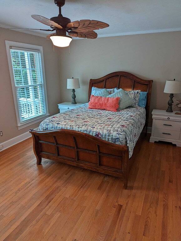 All the comforts of home in a gorgeous, relaxing lakefront home in Lake Gaston