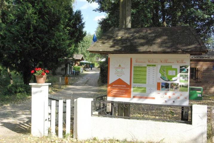 Camping pour 4 personnes, avec Terrasse ainsi que Jardin et Piscine