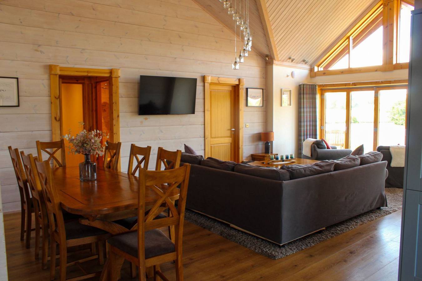 Cuddfan Lodge on a Beautiful Lake in Νηούπορτ, South-Wales