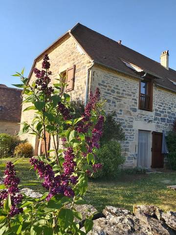 Gîte pour 4 personnes, avec jardin ainsi que piscine et terrasse à BIO