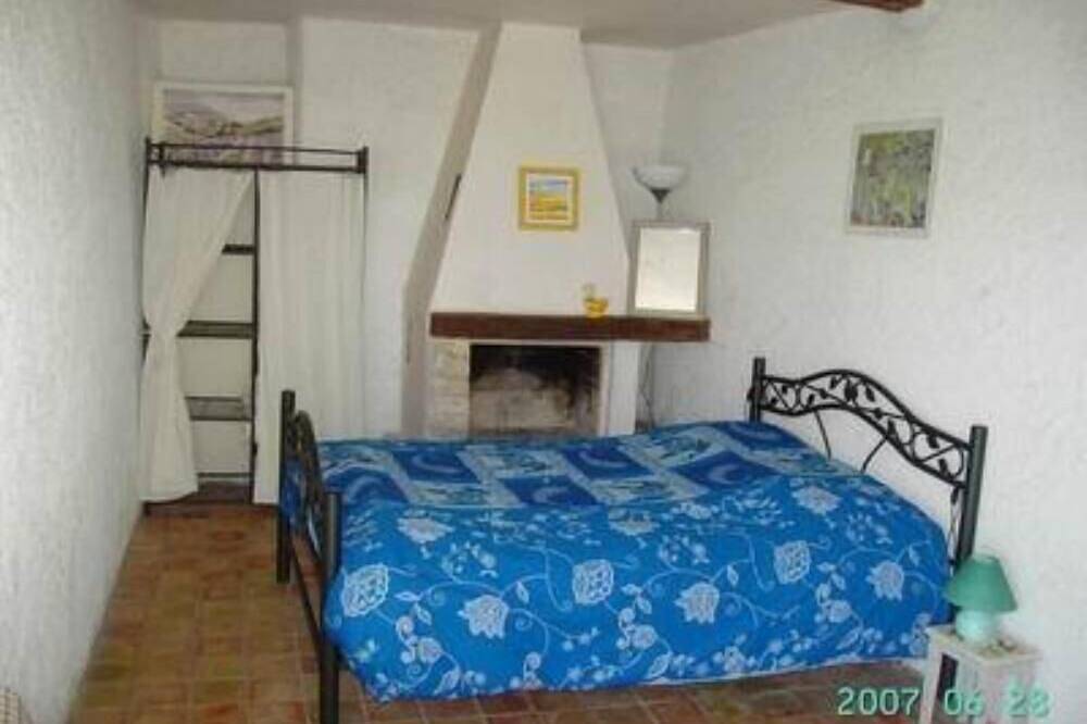 Stone house of character in a typical Provencal hamlet in Banon, Forcalquier region