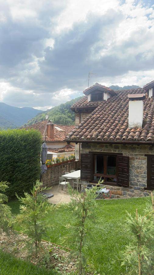 Casa rural con piscina para 4 personas, con Terraza y Jardín además de Piscina y Vistas en Liébana