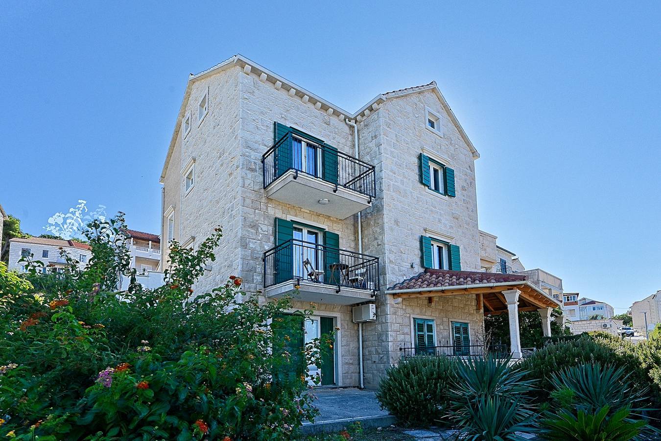 Ganze Wohnung, 1-Zimmer-Ferienwohnung mit Terrasse und Meerblick Postira, Brac A-2913-c in Postira, Brac