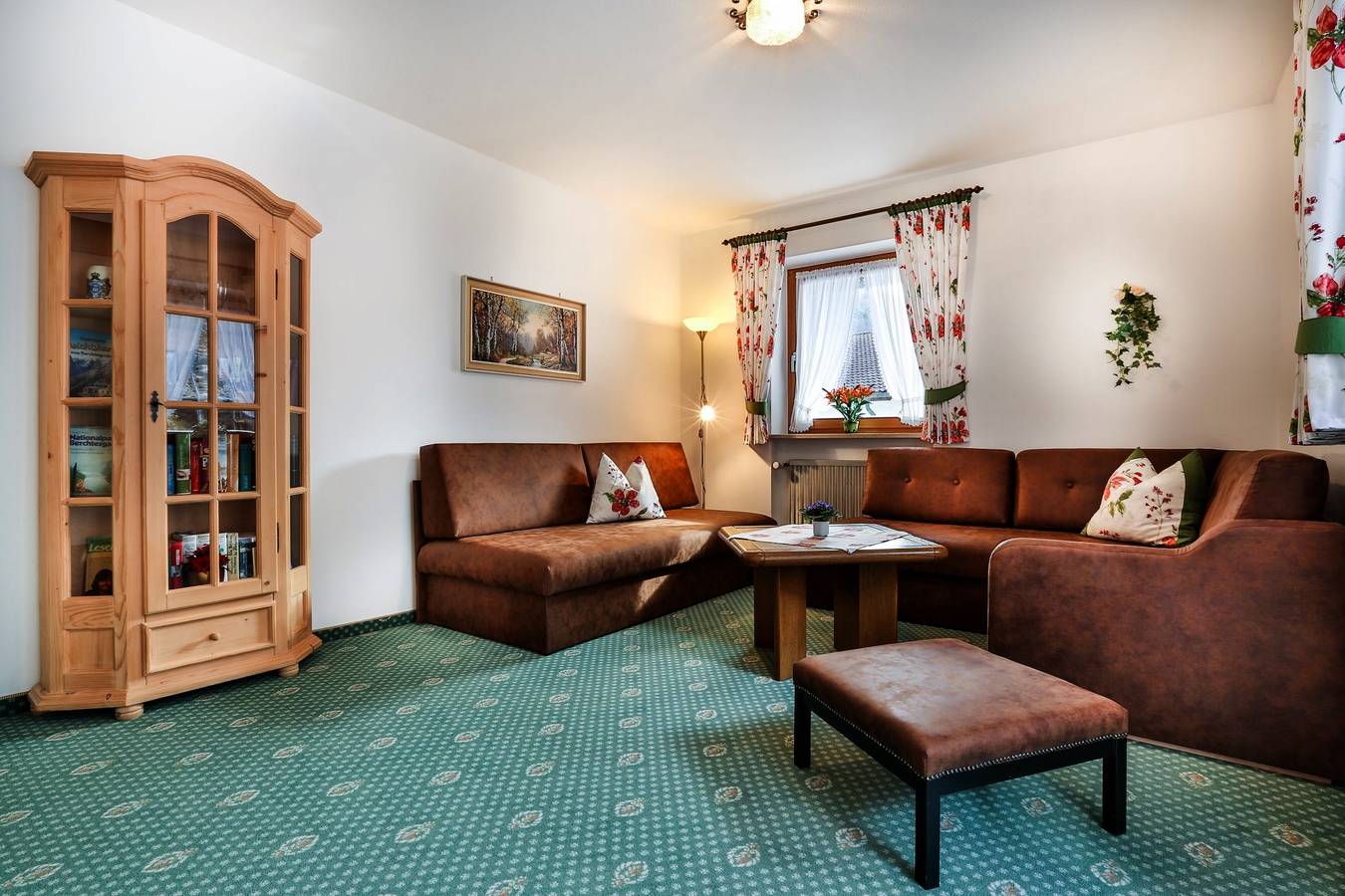 Ganze Ferienwohnung, Haus am Reschenberg Ferienwohnungen - Ferienwohnung Watzmann, 2-4 Personen, 70 qm, Süd-Ost-Westbalkon, 2 Schlafzimmer in Ramsau bei Berchtesgaden, Berchtesgadener Alpen