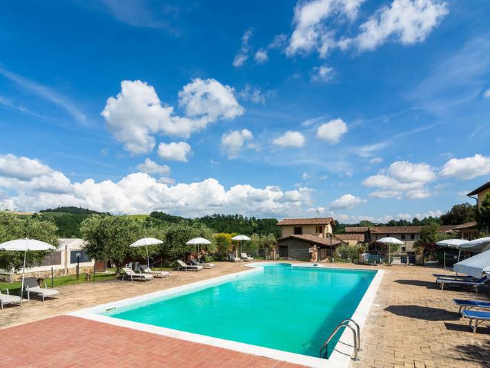 Villa a Perugia con Piscina e Colline Verdi in Perugia, Perugia e dintorni