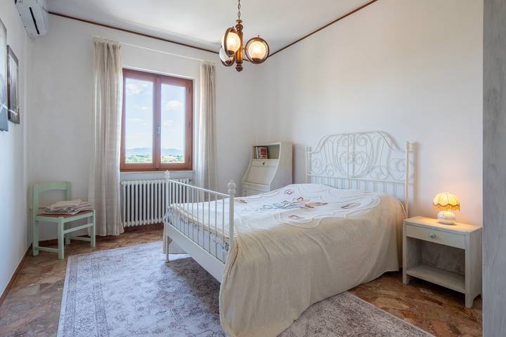 Casa Corniolo: casa vacanze con vista montagna, terrazza privata e balcone in Bugiana, Monte San Savino