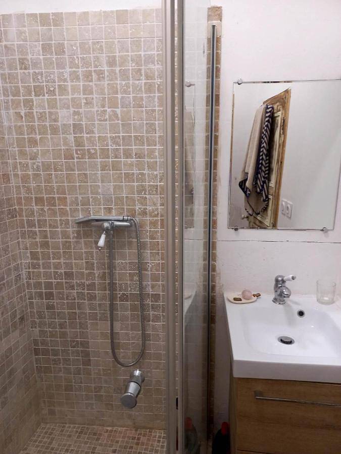 Gîte pour 2 personnes, avec vue à Lurs - 3