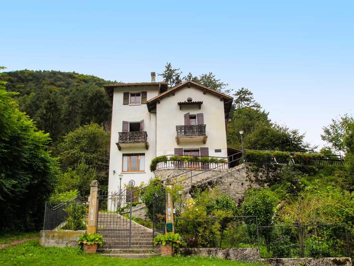 Villa für 11 Personen, mit Balkon und Terrasse am Ledrosee