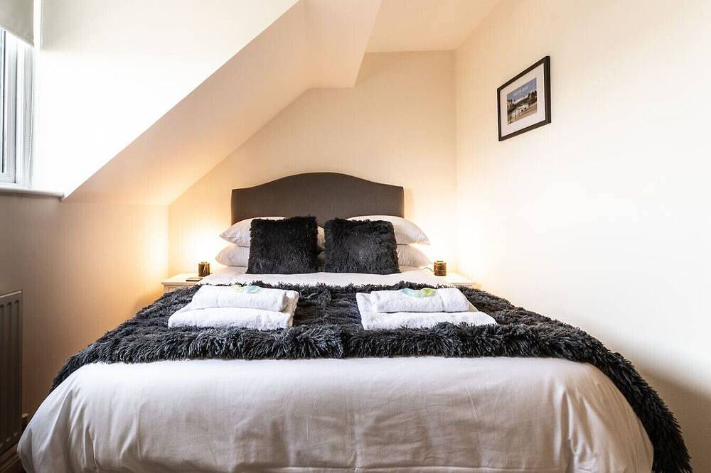 Stylish townhouse by the Quay with parking in Exeter, Devon