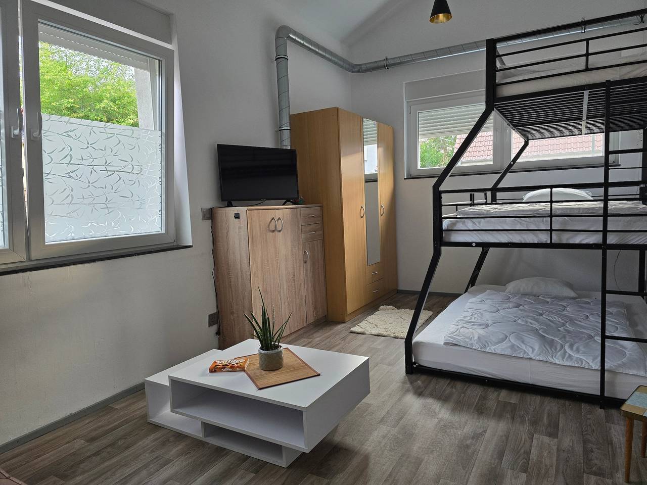 Studio entier, Studio, appartement, chambre de chantier, espace de travail mobile avec Wifi in Niegripp, Burg bei Magdeburg