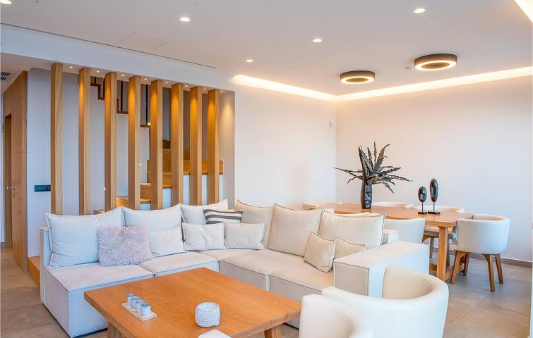 Location de vacances pour 5 personnes, avec terrasse ainsi que piscine et jardin dans Agia Pelagia - 4