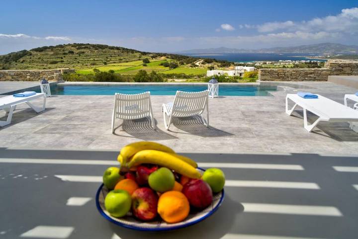 Villa pour 10 personnes, avec vue sur l’océan et terrasse ainsi que piscine et jardin dans Paros - 2