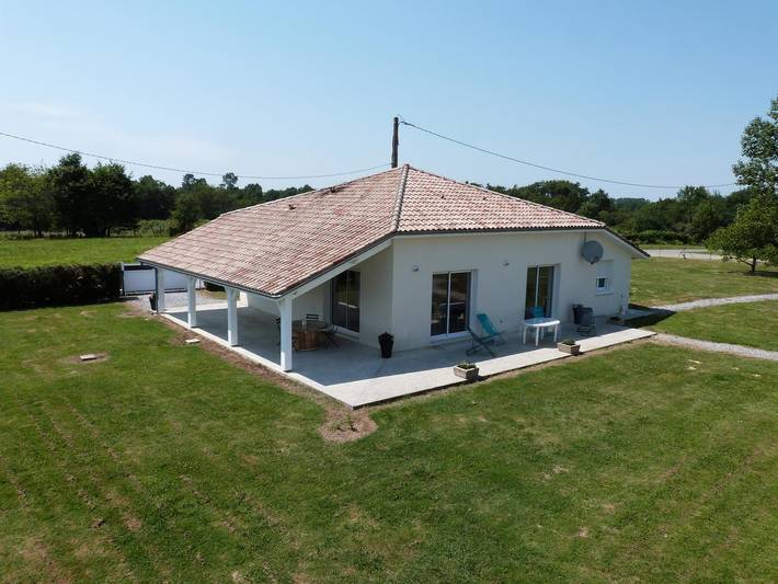 Gîte pour 6 personnes, avec Terrasse ainsi que Jardin et Vue