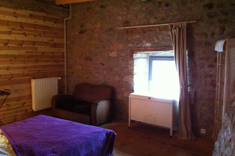 Maison de famille, ferme Lozèrienne rénovée, au calme et activités pleine nature in Blavignac, Région de Mende