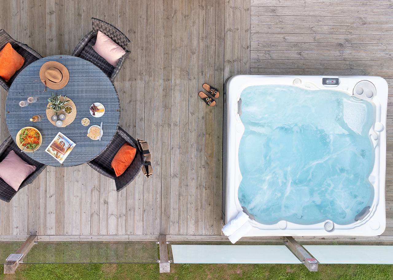 Elite Plus Spa Lodge 3 in Greenham, Berkshire