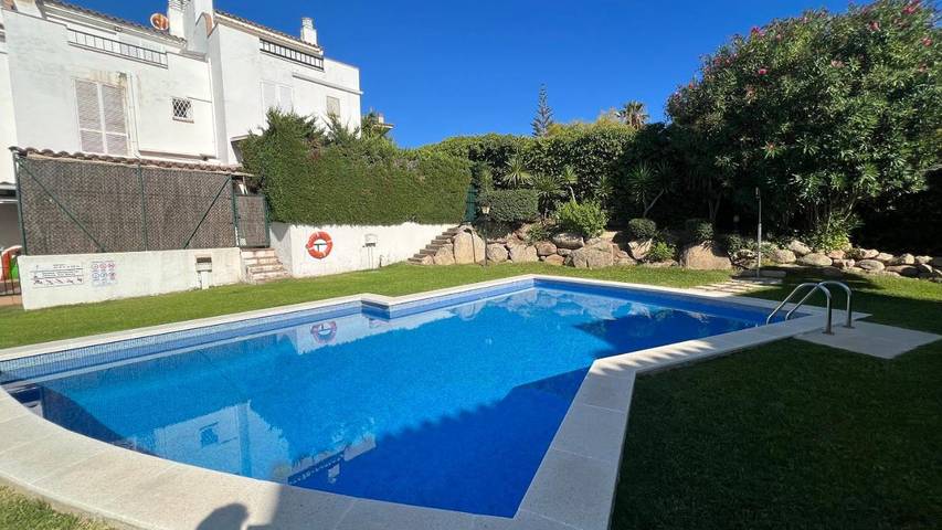 Casa de vacaciones para 8 personas, con piscina además de balcón y vistas - 1