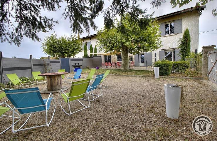 Gîte pour 14 personnes, avec terrasse et jardin