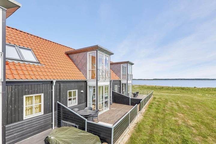 Ferienhaus für 6 Personen, mit Whirlpool und Terrasse sowie Garten in Juelsminde