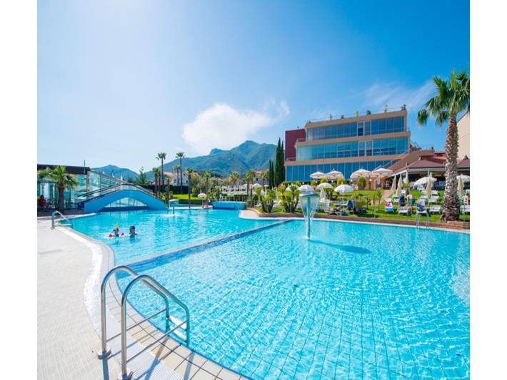 Apartamento de vacaciones para 4 personas, con piscina y balcón/terraza - 1