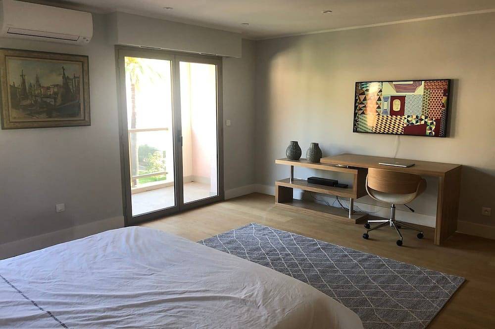 Entire apartment, Beaulieu Palace - Rooftop Vue Mer in Beaulieu-sur-Mer, Nice region