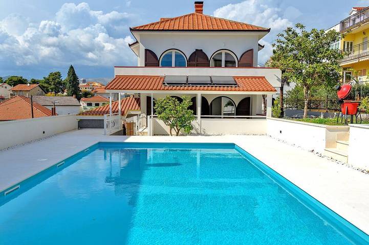 Dom dla 18 osób, z jacuzzi i basen, zwierzęta dozwolone w Čiovo