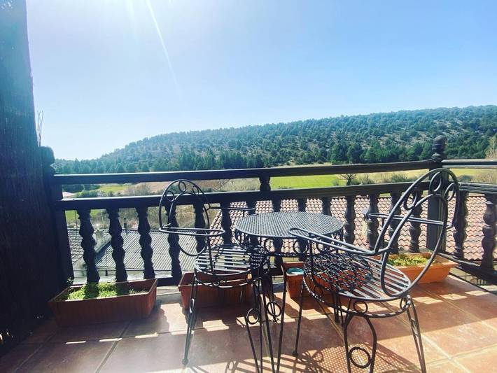 Gîte pour 2 personnes, avec jacuzzi et jardin, adapté aux familles à Casarejos