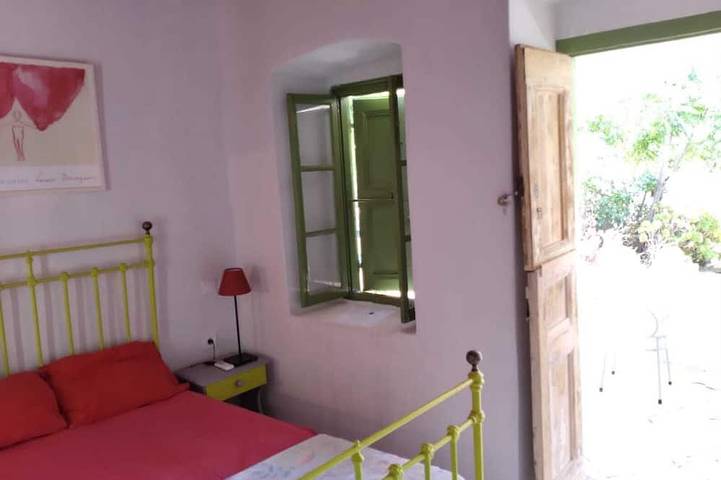 Cycladic house, swimming pool, 10-minute walk to the beach in Syros