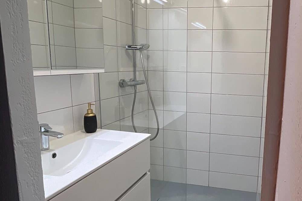 Entire apartment, Apartment t2 floor at the edge of the lot in Espalion, Massif Central