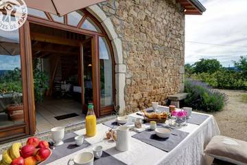Gîte pour 6 personnes, avec jardin à Les Salles