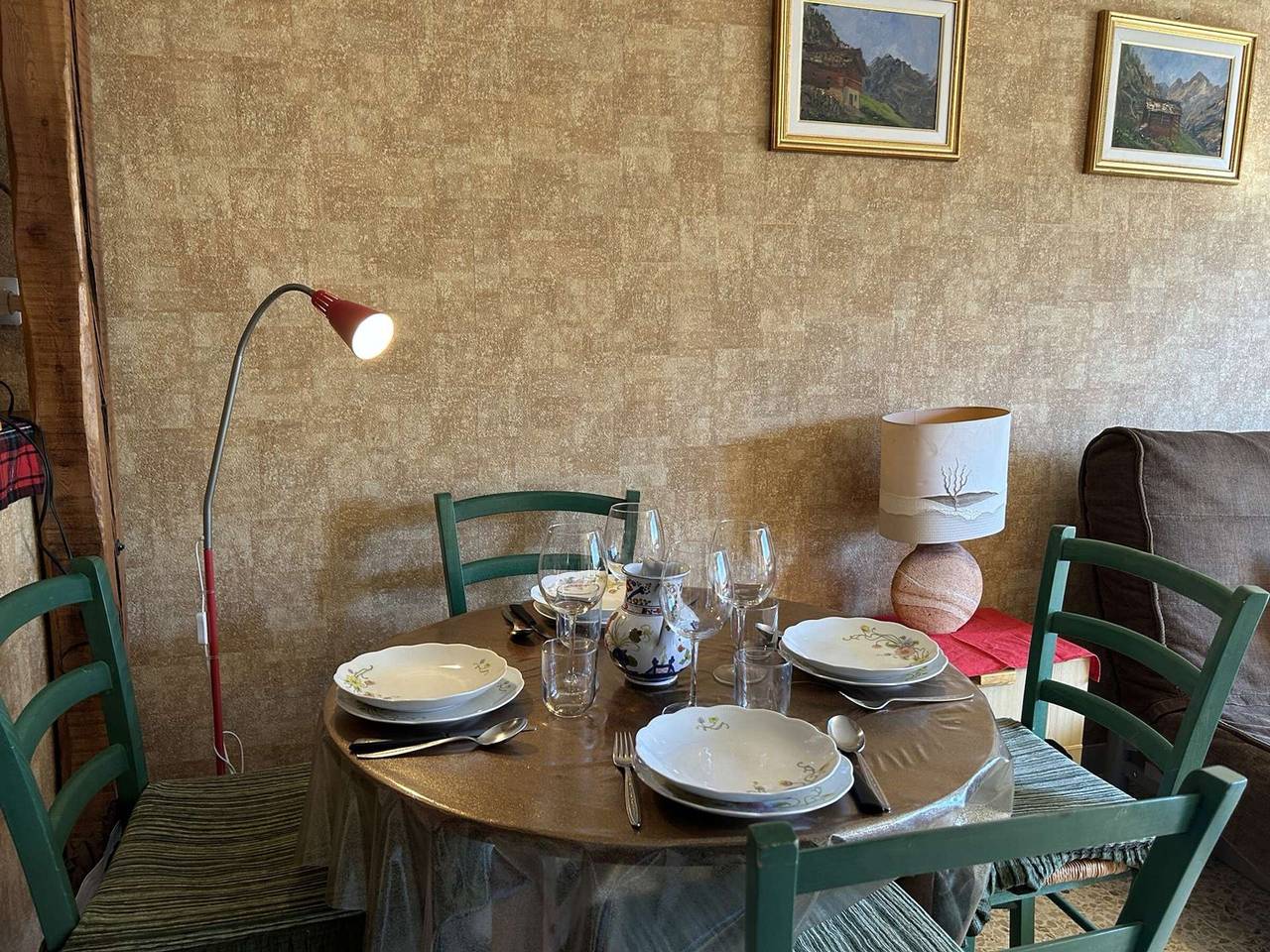 Appartement entier, Studio cosy à Montgenèvre - 4 pers, balcon, parking, navette gratuite, à 600m des pistes et commerces in Montgenèvre, Région de Briançon