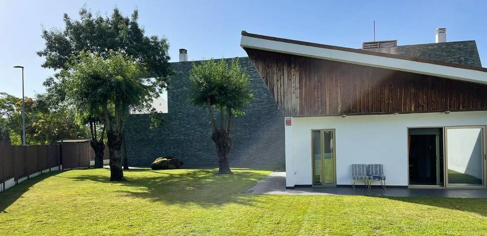 Casa rural para 16 personas, con Jacuzzi y Terraza además de Jardín y Piscina en Torrelodones - 3