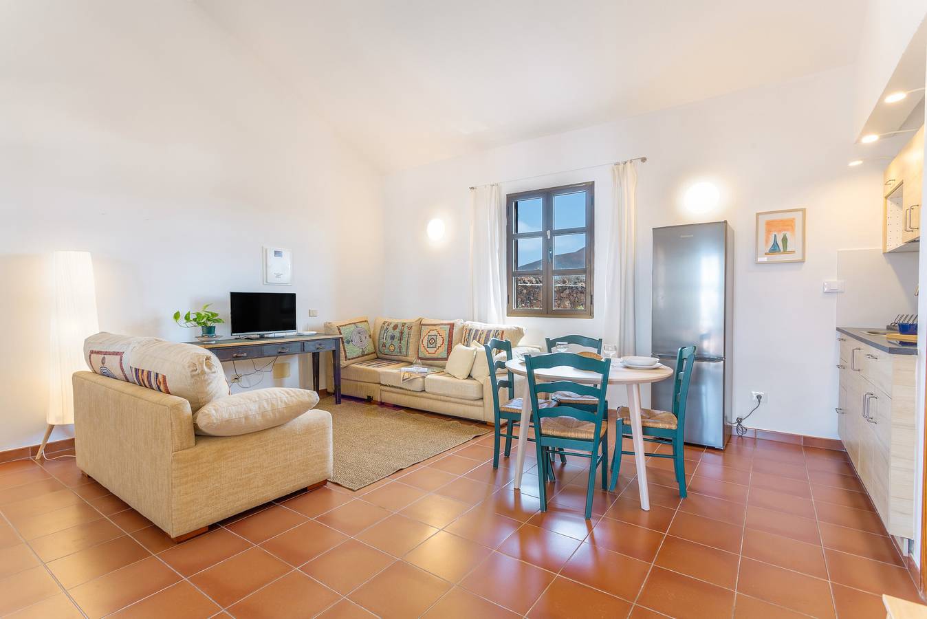 Apartamento entero, Vacaciones 'Dragón Y Suerte Lajares Pool' con vistas a la montaña, piscina compartida y Wi-Fi in Lajares, La Oliva