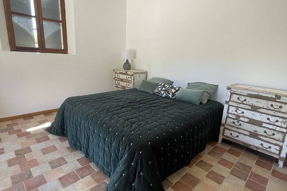 Private heated pool villa in the Alpilles in Orgon, Arles region