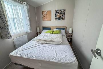 Static Caravan for 8 People in Waveney District, Suffolk, Photo 1