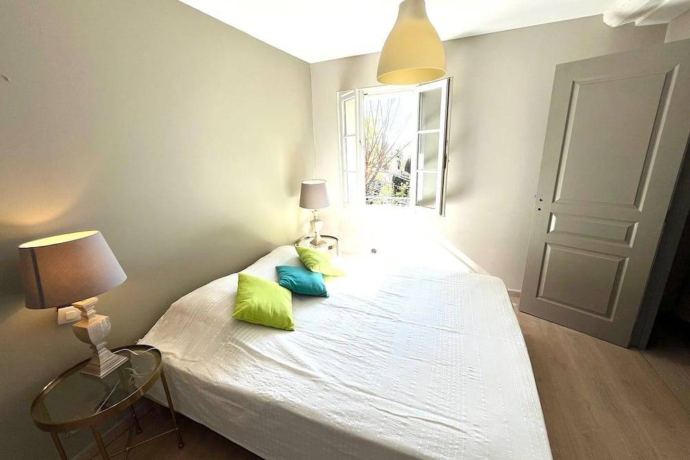 Entire apartment, Apartment 70 m2 pool property, parking, sea 4 km in Sérignan, Mediterranean Coast (France)