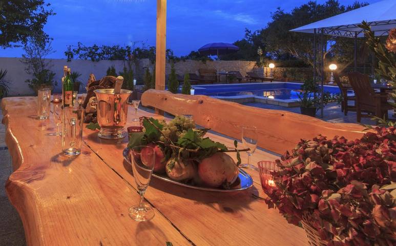 Ferienhaus für 10 Personen, mit Balkon und Pool sowie Garten in Peroj - 2