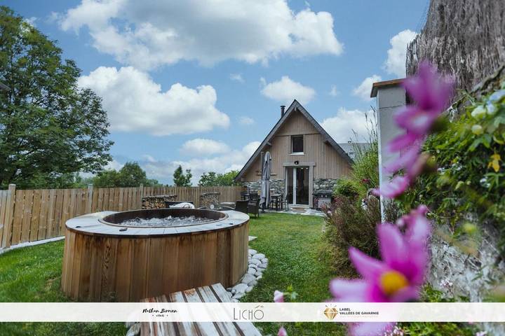 Location de vacances pour 6 personnes, avec Jacuzzi et Terrasse ainsi que Jardin et Vue à Beaucens