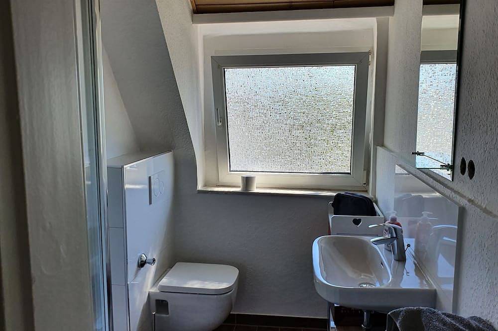 Ganze Wohnung, Ruhige Ferienwohnung direkt am Moerser Schlosspark in Moers, Niederrhein