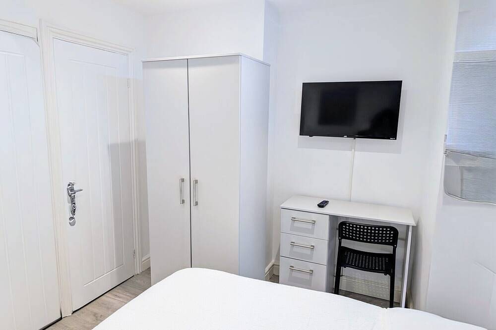 Ganze Wohnung, Doppelzimmer-Komfort-Ensuite mit Dusche-Gartenblick in Rochester, Kent Downs