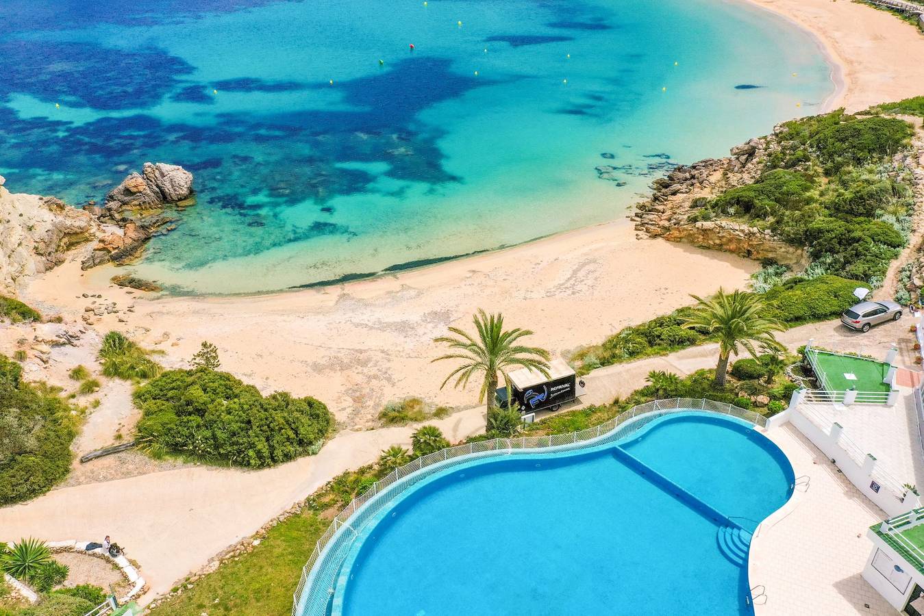 Entire apartment, Apartment "White Sands 306" on the Beach with Sea View, Pool in Arenal d'en Castell, Es Mercadal