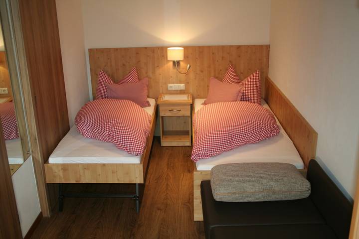 Ferienwohnung für 5 Personen, mit Balkon und Terrasse sowie Garten