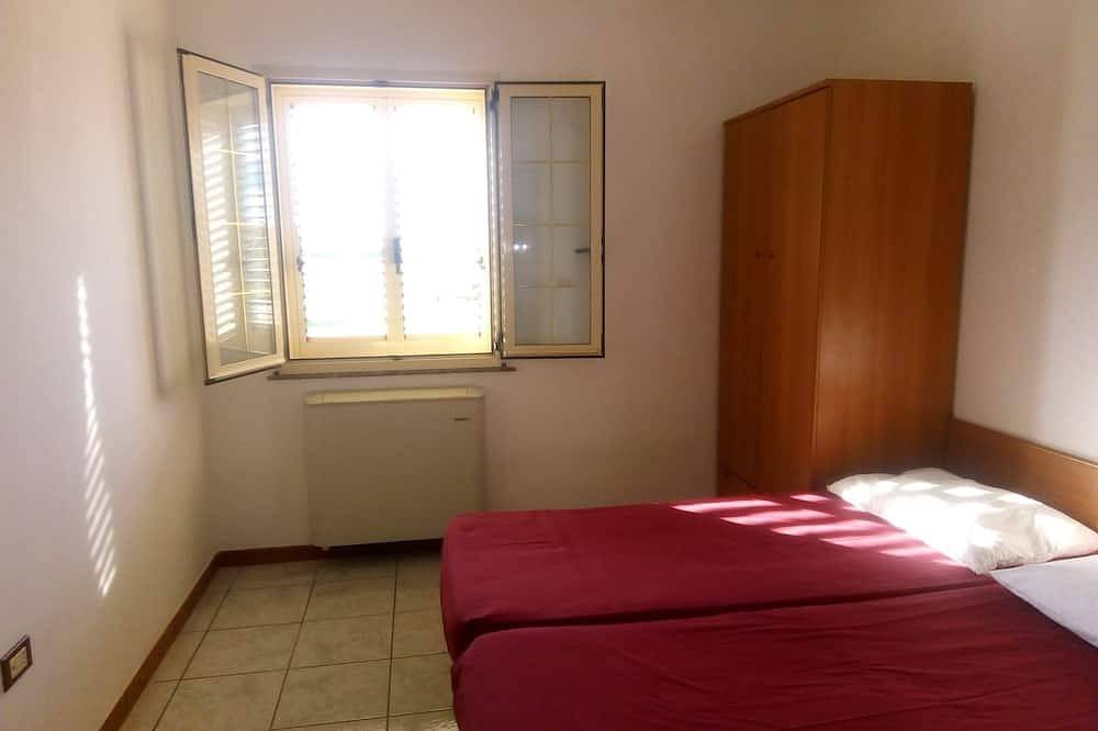 Room sleeps 4 with en suite bathroom in self-management in Marina di Montenero, Provincia de Campobasso