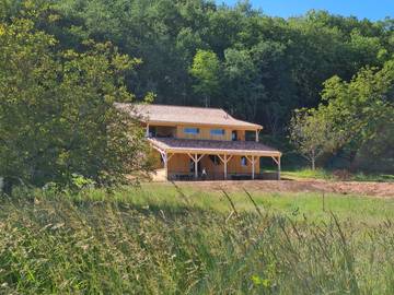 Gîte pour 4 personnes, avec terrasse et piscine à Saint-Léon-sur-Vézère