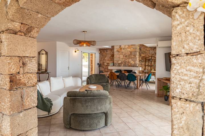 Location de vacances pour 8 personnes, avec piscine ainsi que jardin et terrasse à Zonza - 2