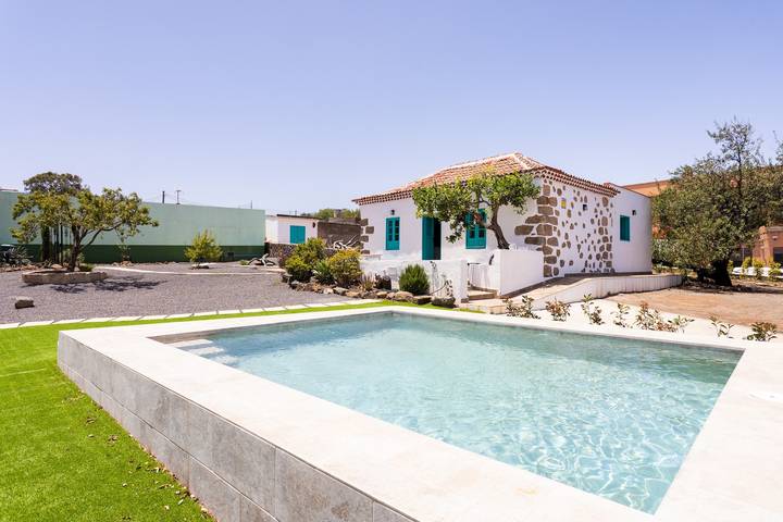 Chalet for 4 people, with terrace and garden as well as pool - 1