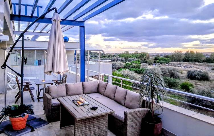 Ferienwohnung für 5 Personen, mit Balkon und Terrasse sowie Garten und Pool in Bulgarien