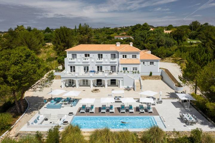 Villa voor 18 personen, met tuin en zwembad in Costa do Estoril