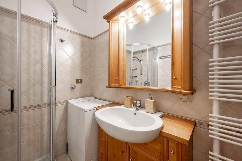 Entire apartment, Lovely 2 bedroom flat in Corso Italia with parking in Cortina d'Ampezzo, Dolomiti Superski